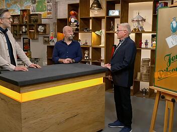 Mehr als 35 Jahre hing das alte Jever-Schild an Willis Wand. Weil er mittlerweile die Biermarke gewechselt hatte, wollte er es in der Mittwochsausgabe von "Bares f&uuml;r Rares" (ZDF) loswerden. Doch Experte Detlev K&uuml;mmel erkannte schnell, dass es sich um eine echte Rarit&auml;t handelte und sorgte damit f&uuml;r eine &uuml;berraschende Expertise.