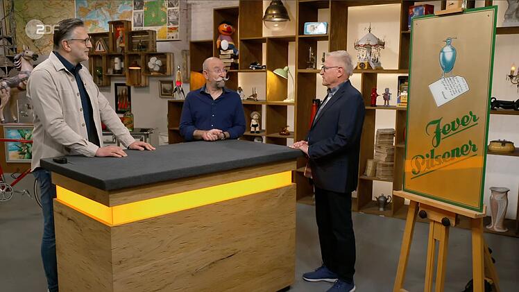 Mehr als 35 Jahre hing das alte Jever-Schild an Willis Wand. Weil er mittlerweile die Biermarke gewechselt hatte, wollte er es in der Mittwochsausgabe von "Bares f&uuml;r Rares" (ZDF) loswerden. Doch Experte Detlev K&uuml;mmel erkannte schnell, dass es sich um eine echte Rarit&auml;t handelte und sorgte damit f&uuml;r eine &uuml;berraschende Expertise.