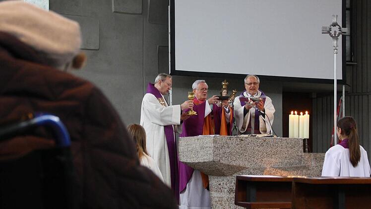 Bilder vom Besuch des Bischofs in Garitz. Fotos: Ralf Ruppert