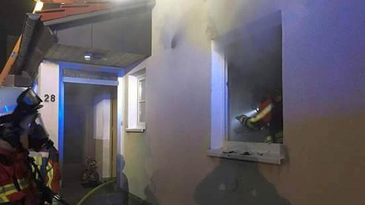 In dieser Küche (rechts) brach das Feuer aus. Foto: FFW Ebermannstadt