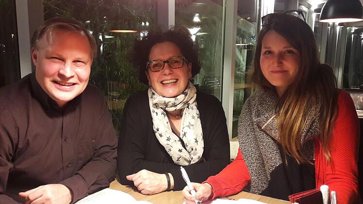 Curd Blank mit seinen Fraktionskolleginnen Sandra Wüstner und Sarah Litz (von links): "Das Rathaus braucht dringend mehr Personal."  Foto: bp
