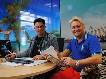 Matthias (links) und Hubert Fella 2017 in ihrem damaligen Reisebüro in Hammelburg. Archiv/Wolfgang Dünnebier