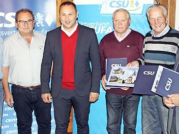 Die CSU Neufang ehrte mit (von links) Rudi Gareis, Franz Kotschenreuther und Lothar Angles drei langjährige Stützen der Partei. Mit im Bild (von links ) Vorsitzender Rudi Gareis, Zweiter Vorsitzender Thomas Reißig und Kreisvorsitzender Jürgen Baumgärtner.  Foto: Michael Wunder