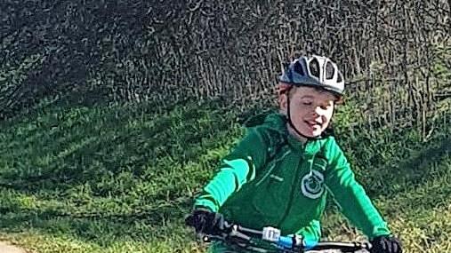 Auf dem Mountainbike, den Inlineskates oder auch zu Fu&szlig; absolvieren Sch&uuml;ler und Lehrer des Gymnasiums die Sportchallenge 2021.