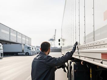 Unbekannte stehlen Anh&auml;nger voller Gl&auml;tteisen in N&uuml;rnberg