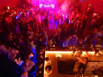 Am Wochenende war die große Opening-Feier der neuen Diskothek "Cue" in Höchstadt. In den neu renovierten Räumlichkeiten trafen sich viele Partyfans. Fotos: Mona Lisa Eigenfeld
