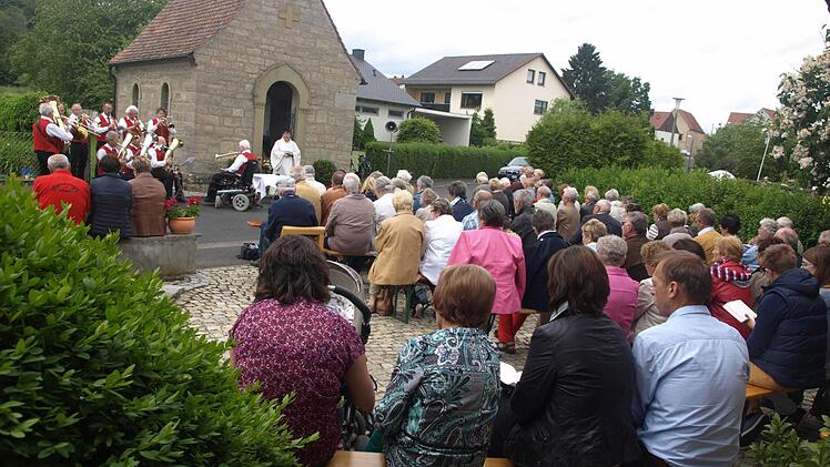 Feier der Rentnerband an der Sebastiani-Kapelle in Oerlenbach. Foto: Stefan Geiger