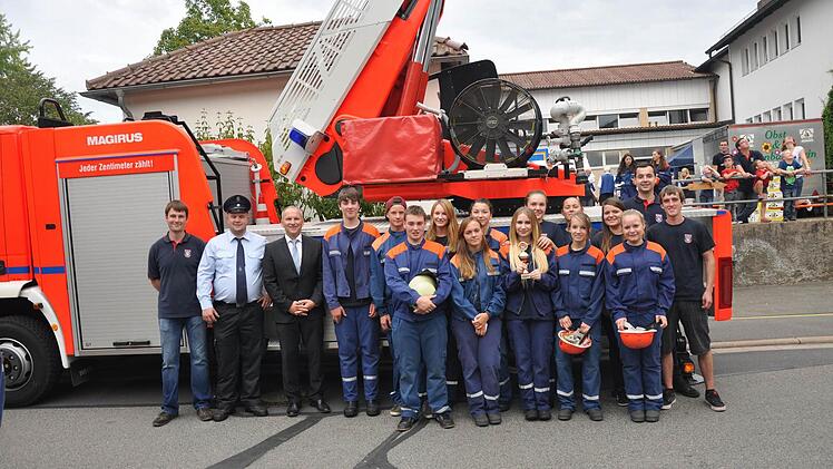 Die Jugendfeuerwehr Marktgraitz mit ihren Betreuern nach der erfolgreichen Teilnahme am Kreisjugendleistungsmarsch.