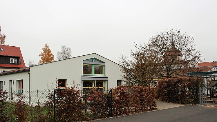 Am Kindergarten Sankt Johannes in Schlüsselfeld könnte für eine Gruppe angebaut werden. Allerdings ist der Träger die Kirchenstiftung,mit der deshalb Gespräche geführt werden müssen.Evi Seeger