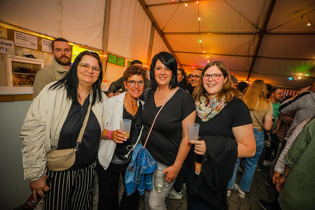 Samstagsparty im Festzelt!