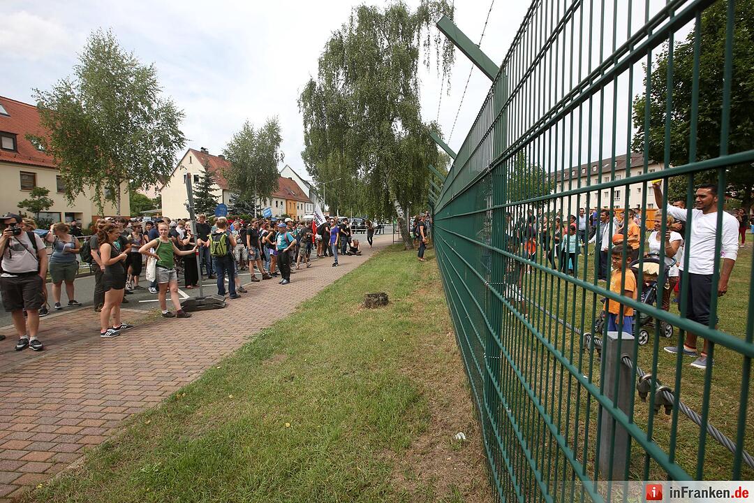 Protestkundgebung vor Bamberger Fluechtlingsheim