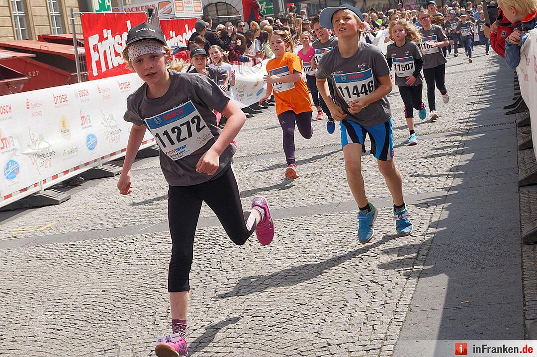 Weltkulturerbelauf 2017 in Bamberg: Der Zieleinlauf am Maxplatz