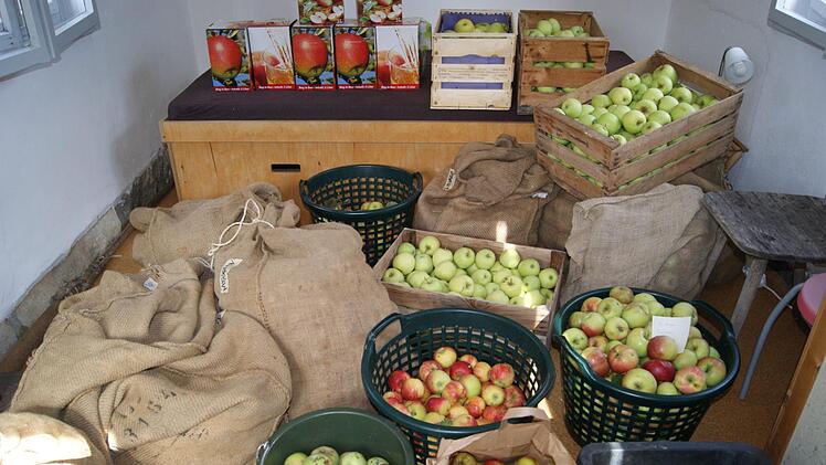Teile der Apfelspenden Foto: Ulrike Schaefer