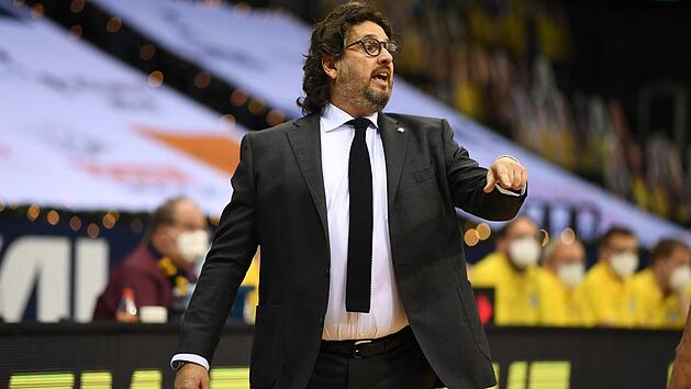 Der italienische "Maestro" Andrea Trinchieri f&uuml;hrte Brose Bamberg zwischen 2015 und 2017 zu drei deutschen Meisterschaften in Folge. Jetzt will der 52 Jahre alte Trainer mit dem FC Bayern M&uuml;nchen eine Erfolgs&auml;ra einl&auml;uten. Foto: Carmen Jaspersen, dpa