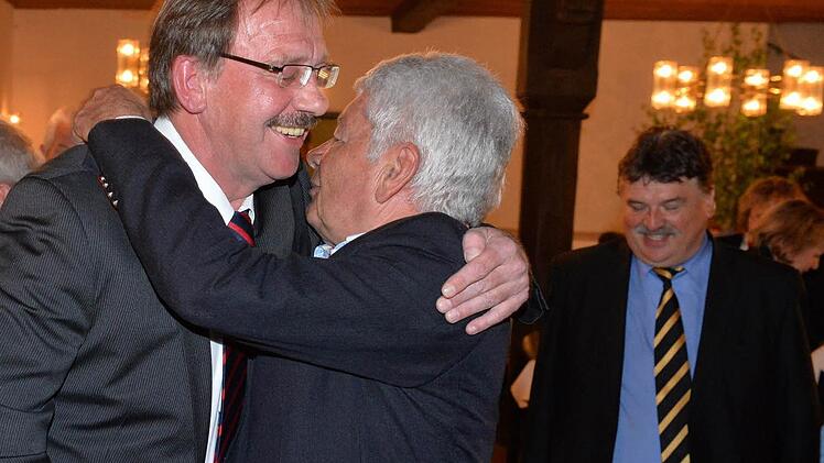 Die zwei mögen sich: Stefan Schaffranek (links) und Wolfgang Protzner; rechts Landrat Klaus Peter Söllner.