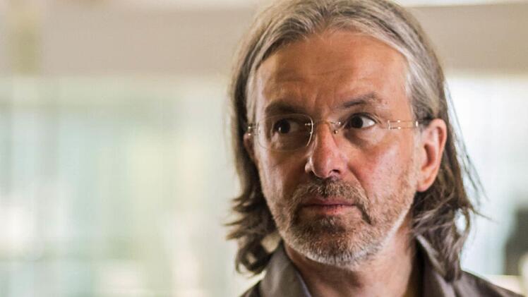 Innenarchtiekt Josef Starkl hat den Umbau der Sammlung historischer Gläser geplant.Foto: Jochen Berger