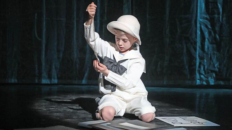 "Ausblick in ein schönes Land": ein szenischer Liederabend mit Musik von Erich Wolfgang Korngold feierte Premiere in der Coburger Reithalle.Foto: Henning Rosenbusch