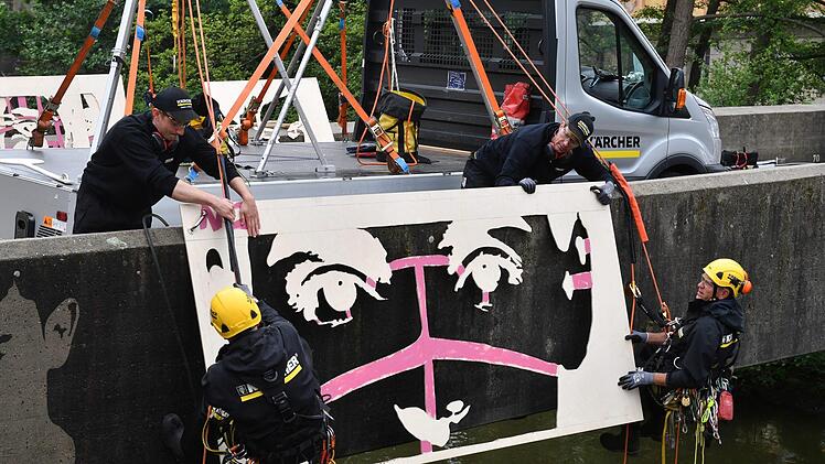 Die Untere Br&uuml;cke im Zeichen von "Reverse Graffiti". Ronald Rinklef