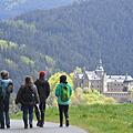 Eine märchenhafte Wanderung mit tollem Ausblick: Nach einigen kurzen, aber kraftzehrenden Aufstiegen bietet der Märchenpfad zur Belohnung eine wunderbare Aussicht auf die Burg Lauenstein.