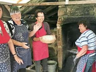 Das Backteam der Landfrauen würde sich über eine Verstärkung durch weitere Damen sehr freuen. Foto: Gemeinde Ahorn