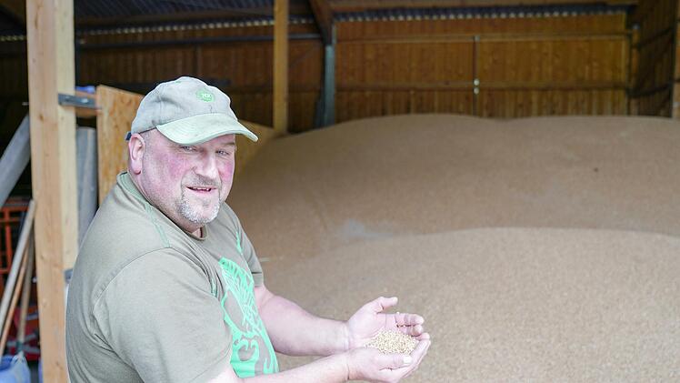 Hans Hermann Reinhardt liefert seit mehr als 20 Jahren Qualitätsweizen an die Partheimühle. Foto: Adriane Lochner