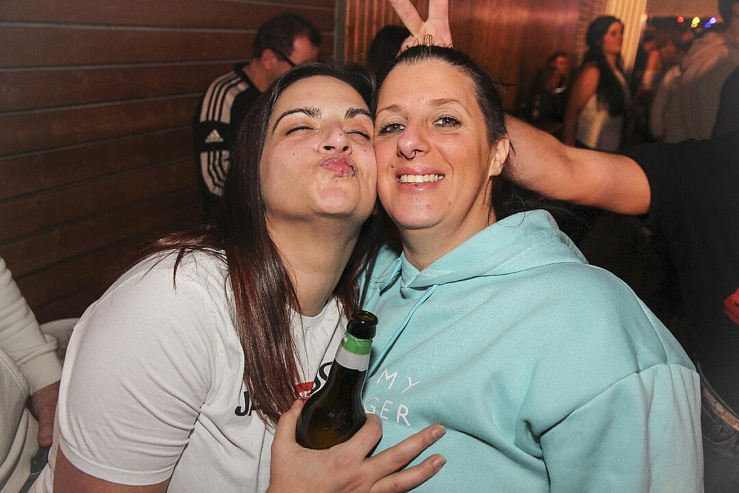 Mit vielen Party-Songs der 80er & 90er und Rock-Pop Klassikern