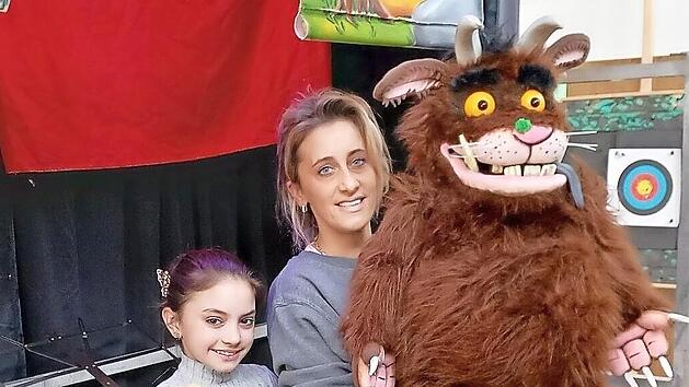 Die Puppenspielerinnen Joela und Lourdes Buch.