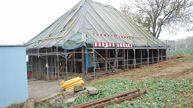 Die Arbeiten am historischen Meederer Schafstall kommen bereits gut voran. Foto: Lothar Hofmann