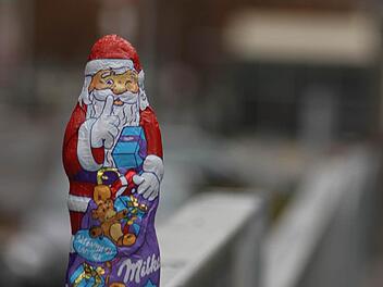 Der Weihnachtsmann wird sich seinen Teil zu der Schließung denken... Foto: Michael Busch