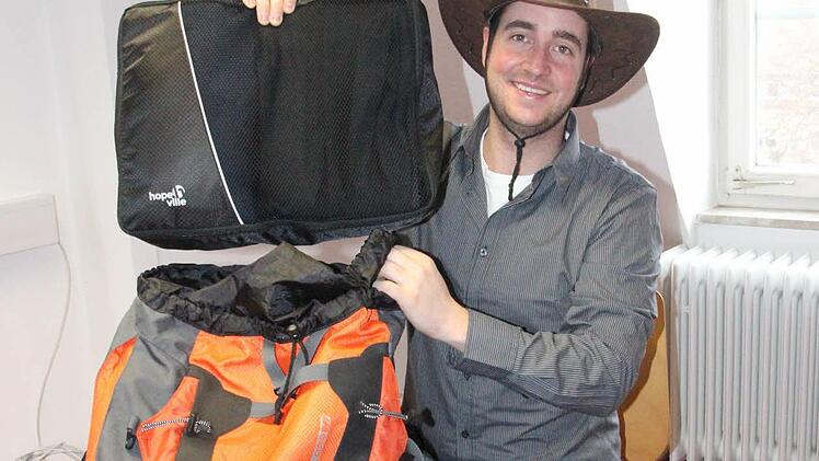 Taschen für den Rucksack - Denis Brünn sorgt für Ordnung.  Foto: Diana FuchsTaschen für den Rucksack - Denis Brünn sorgt für Ordnung.  Foto: Diana Fuchs