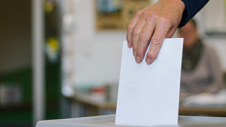 Lediglich 52,86 Prozent aller Wahlberechtigten gaben am Sonntag ihre Stimme ab - was Jürgen Baumgärtner (CSU) ärgert. Er möchte für seine Partei die Gründe dafür von externen Experten untersuchen lassen. Foto: Marian Hamacher