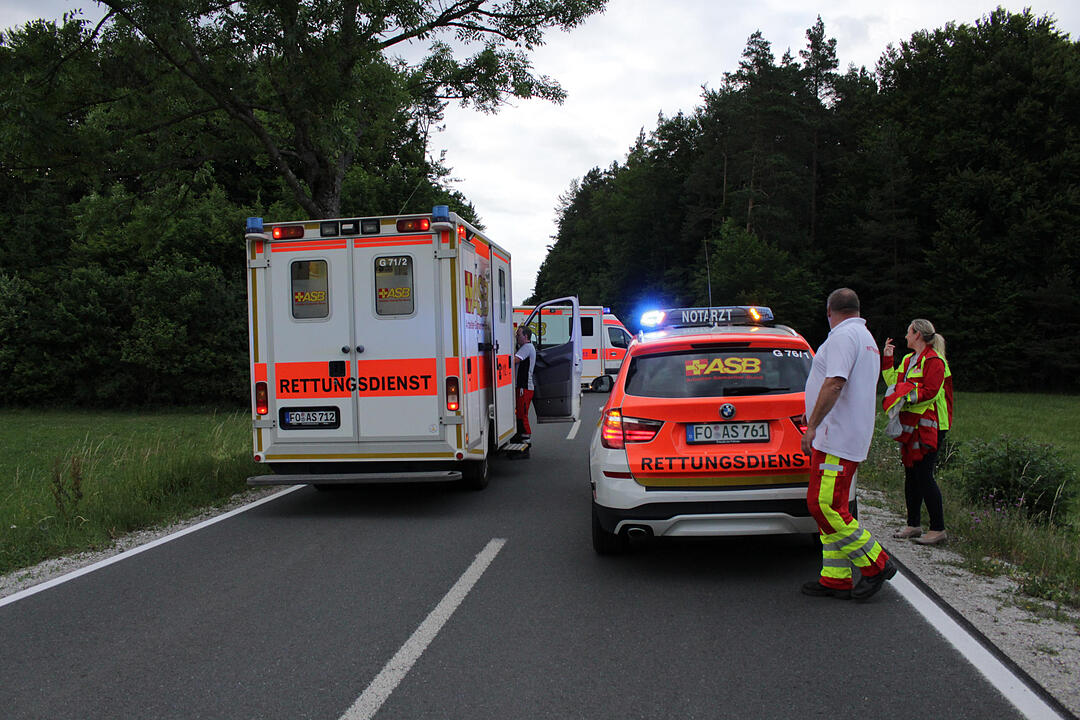 Kreis Forchheim: Autos kollidieren frontal auf B2 bei Betzenstein