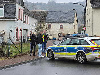 Jugendamtsmitarbeiter mit Messer angriffen