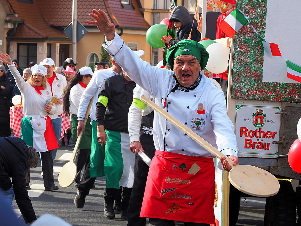 Wildes Faschingstreiben in Steinach an der Saale.