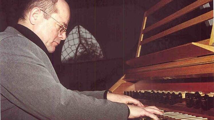 Der Kronacher Dekanantskantor Marius Popp gastiert am Sonntag um 17 Uhr in der Nordhalbener St. Bartholomäuskirche.  Foto: PR