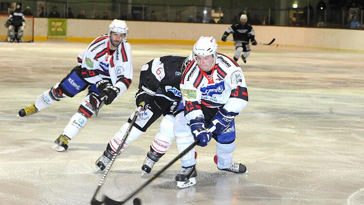 Derbyzeit: Szene aus dem Spiel der Kissinger Wölfe gegen den ESC Haßfurt. Foto: Hopf
