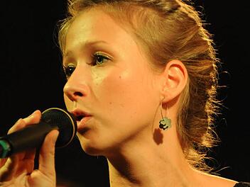 Julia Schütz mit beachtlichen Jazz-Feeling beim Konzert mit Project J. Foto: Project J