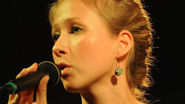 Julia Schütz mit beachtlichen Jazz-Feeling beim Konzert mit Project J. Foto: Project J