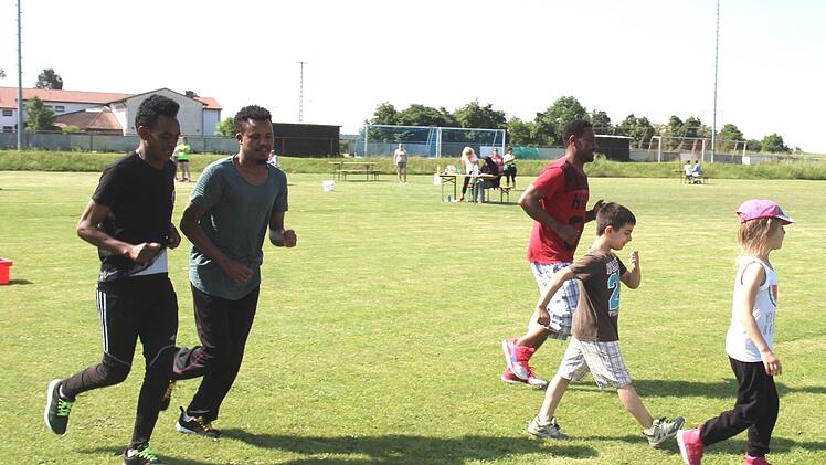 Auch Flüchtlinge aus Äthiopien drehten einige Runden.  Foto: Richard Sänger