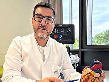 Goran Trajkovski in der Praxis f&uuml;r Kardiologie am Rh&ouml;n-Klinikum Campus Bad Neustadt. Rh&ouml;n-Klinikum/Sophie Will