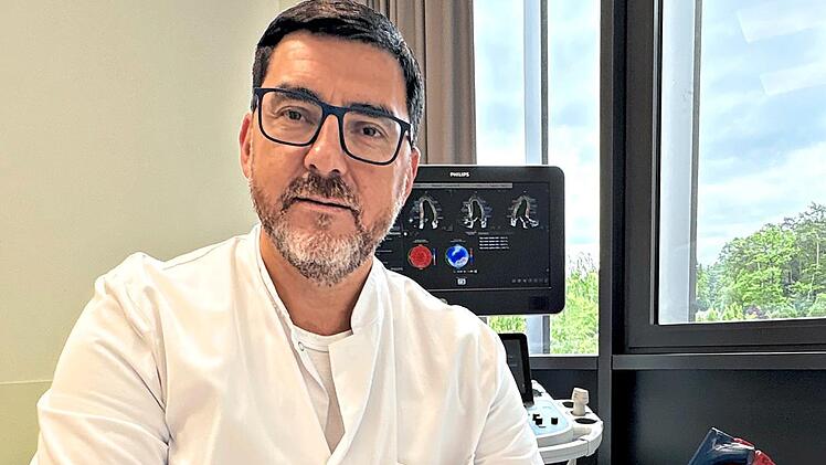 Goran Trajkovski in der Praxis f&uuml;r Kardiologie am Rh&ouml;n-Klinikum Campus Bad Neustadt. Rh&ouml;n-Klinikum/Sophie Will
