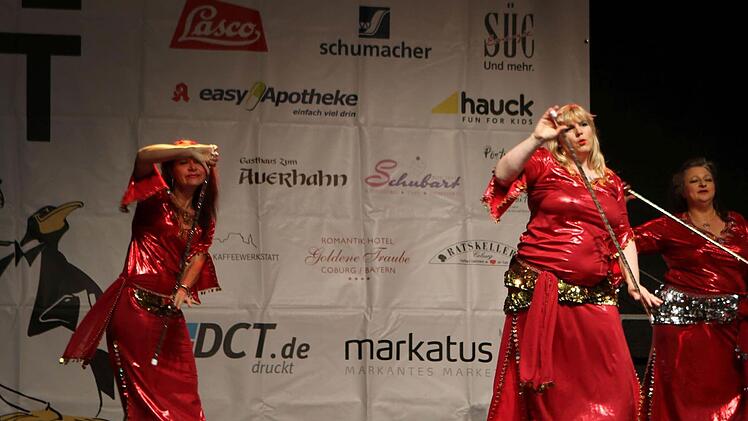 Die Naheda Dance Divas zeigten einen beeindruckenden Stocktanz. Foto: Jochen Berger