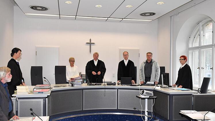Kurz vor Beginn der Sitzung: Zu sehen ist die 3. Strafkammer des Bamberger Landgerichts. Foto: Ronald Rinklef