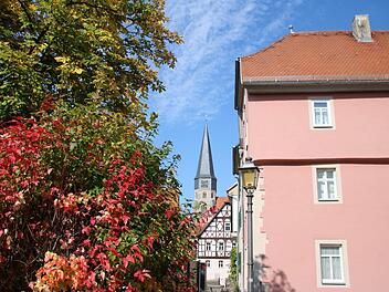 Die Stadt erstrahlt im warmen Herbstlicht. Am Himmel der Kommunalpolitik ziehen allerdings schon wieder Wolken auf.Heike Beudert