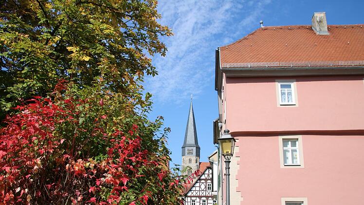 Die Stadt erstrahlt im warmen Herbstlicht. Am Himmel der Kommunalpolitik ziehen allerdings schon wieder Wolken auf.Heike Beudert