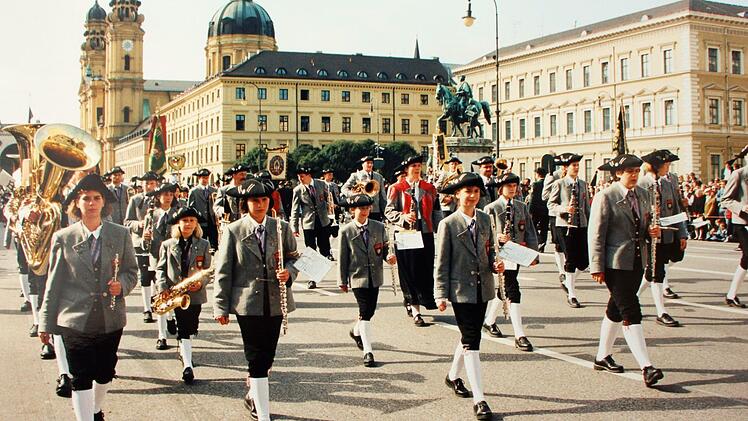 Auch im Jahr 1997 spielte der Musikverein Schondra auf dem Oktoberfest. Foto: Archiv Musikverein Schondra