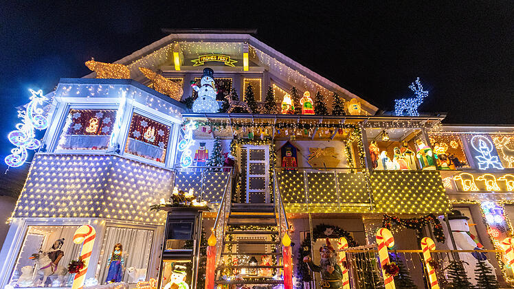 Aura im Sinngrund: 100.000 Lichter leuchten im Advent: Familie macht ihr Haus zum Weihnachtshaus