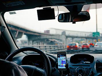 A70 bei Rattelsdorf: Senior (72) f&auml;llt in "Sekundenschlaf" und rammt Lkw