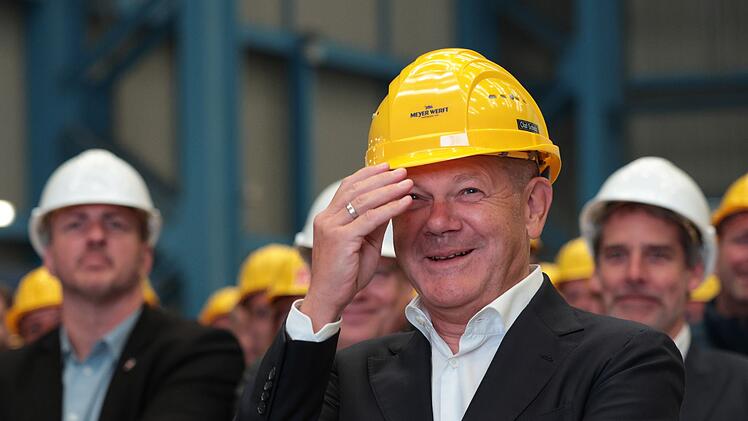 Scholz besucht Meyer Werft