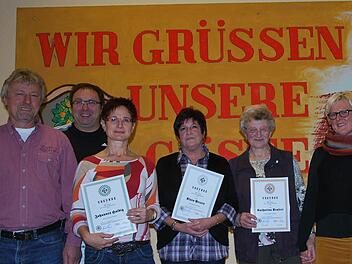Ehrungen bei den Sulzthaler Eigenheimern (von links): 1. Vorsitzender Klaus Keller, Roland Bauer, Barbara Halbig,  Klara Peters, Katharina  Halbig und die neue 2. Vorsitzende  Petra Halbig. Foto: Norbert Schmitt
